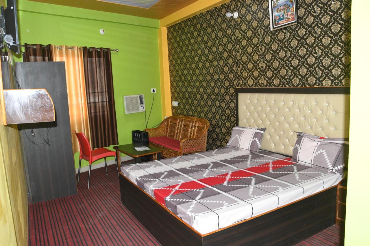 Hotel Mountain View And Rooftop Restaurant Pithorāgarh Exterior foto